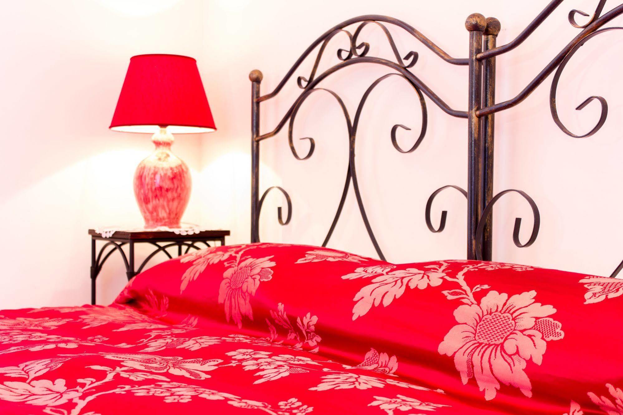 Bed and Breakfast Anticadimora Dei Pepe Salve Exterior foto
